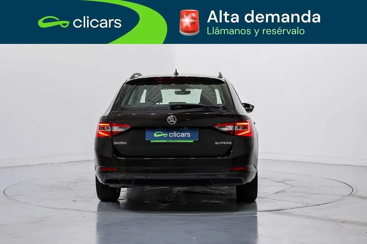 Usado Skoda Superb Ambition 150 CV (110 kW) 2016 Marrón Familiar