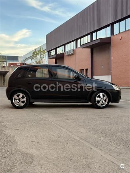 Negro Usado 2005 Opel Corsa Enjoy Berlina | 2950 € (Buen precio) - Imagen 1/4