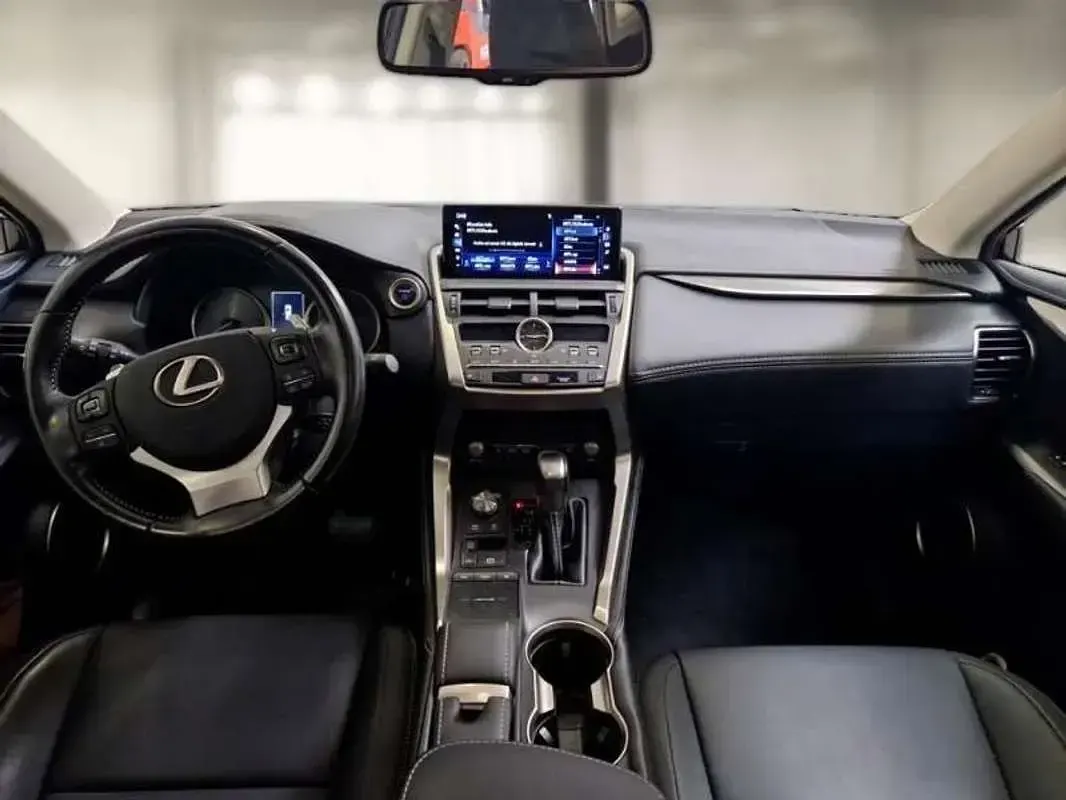 Usado Lexus NX300h Executive Line 197 CV (144 kW) 2019 Negro SUV