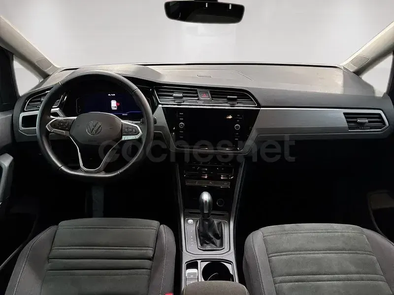 Usado VW Touran 150 CV (110 kW) 2025 Gris / plata Monovolumen