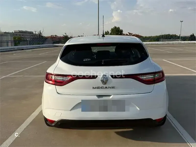 Usado Renault Mégane LIMITED 115 CV (84 kW) 2019 Blanco Berlina
