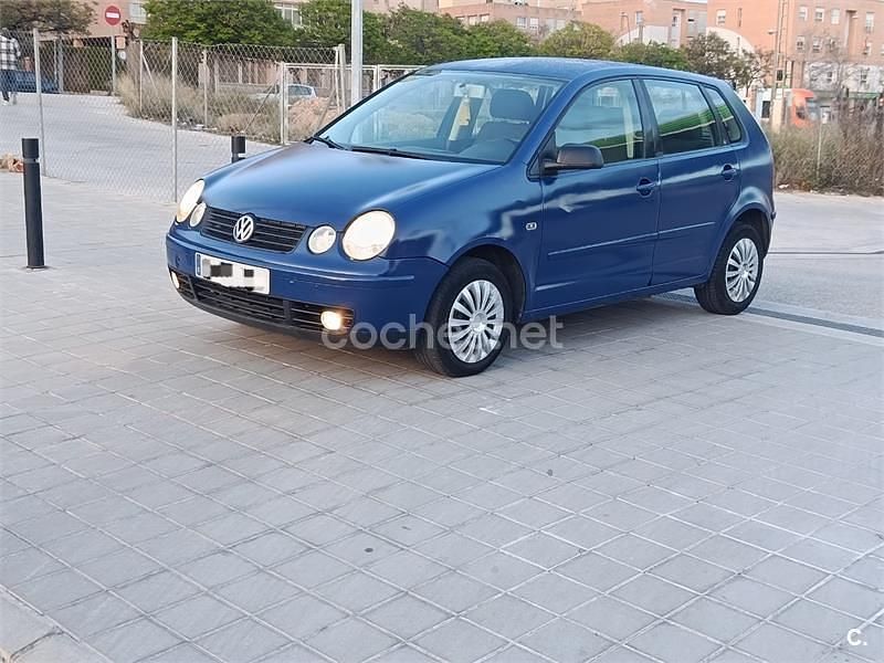 Usado VW Polo Highline 75 CV (55 kW) 2004 Azul Utilitario