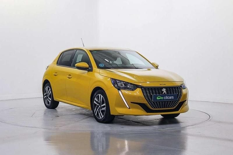 Usado Peugeot 208 Allure 102 CV (75 kW) 2022 Amarillo Utilitario