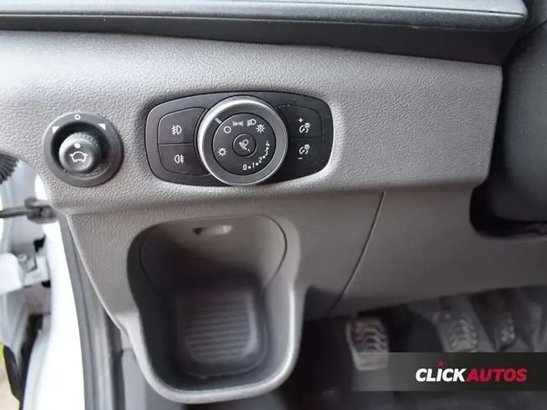 Usado Ford Transit 131 CV (96 kW) 2023 Blanco Familiar