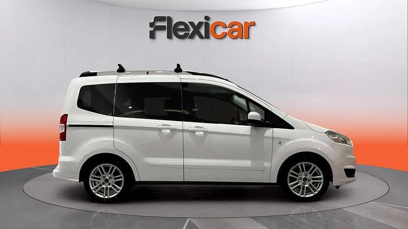 Usado Ford Tourneo Courier Ambiente 102 CV (75 kW) 2015 Blanco Monovolumen