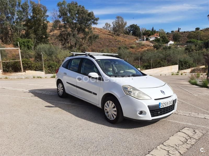 Usado Renault Clio GrandTour Expression 85 CV (62 kW) 2010 Blanco Familiar