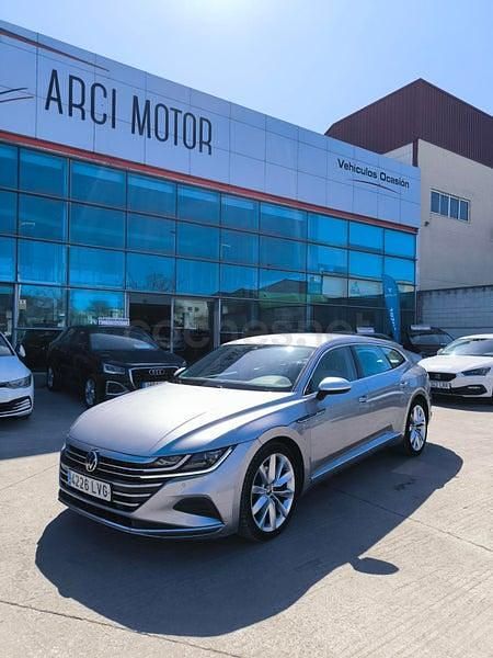 Usado VW Arteon Elegance 150 CV (110 kW) 2022 Gris / plata Familiar
