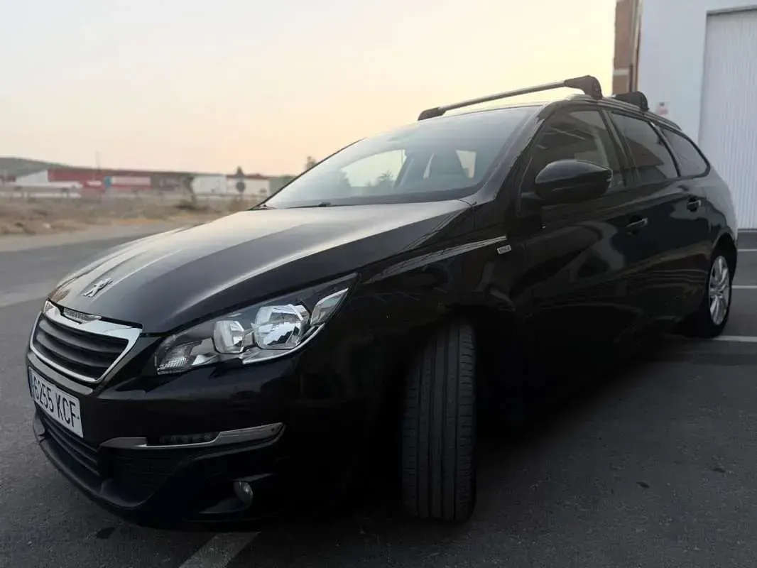 Usado Peugeot 308 SW Active 120 CV (88 kW) 2017 Negro Familiar
