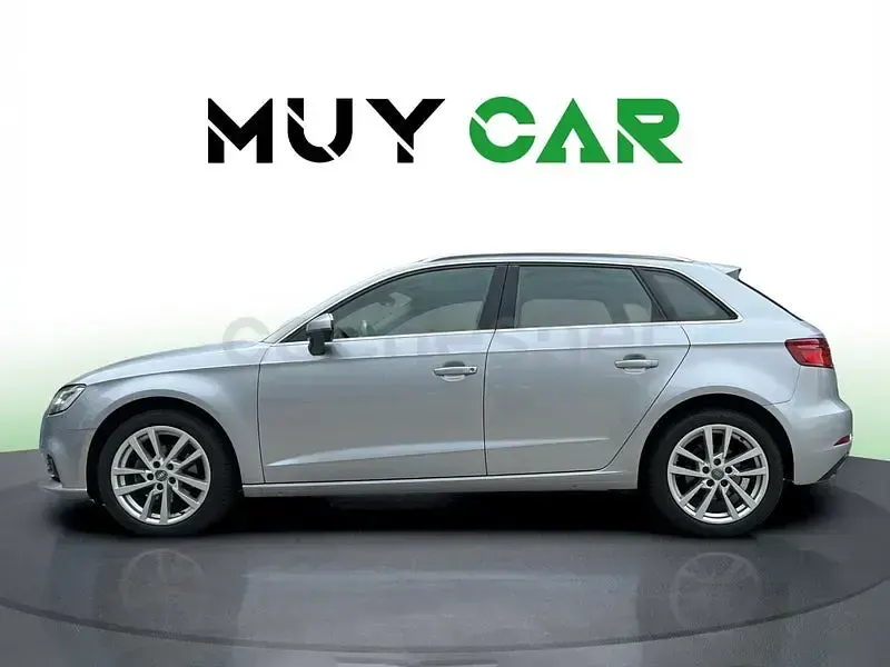 Usado Audi A3 Design 116 CV (85 kW) 2019 Gris / plata Berlina