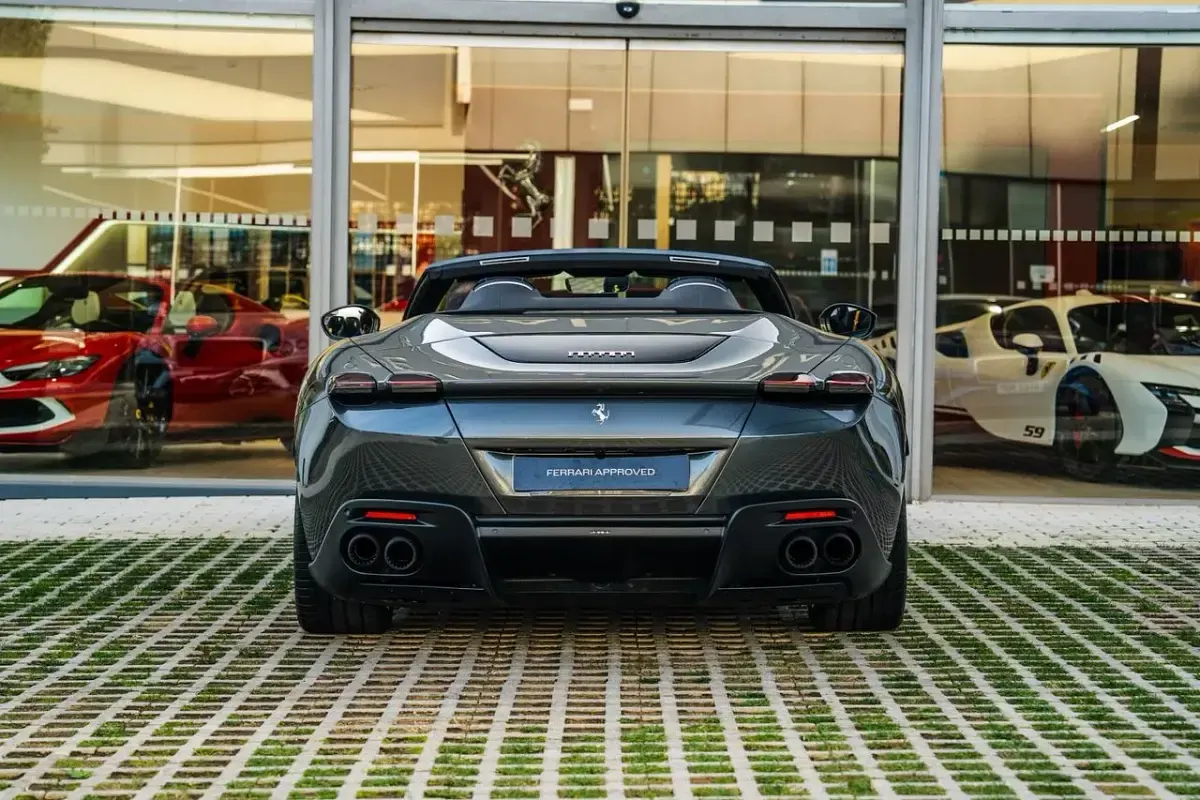 Nuevo Ferrari Roma 620 CV (456 kW) 2026 Gris metalizado Descapotable