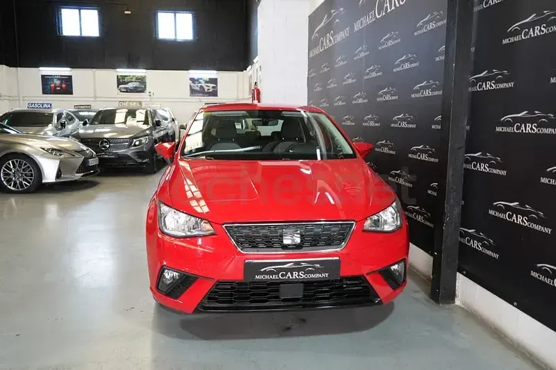 Usado Seat Ibiza Style 90 CV (66 kW) 2019 Rojo Utilitario