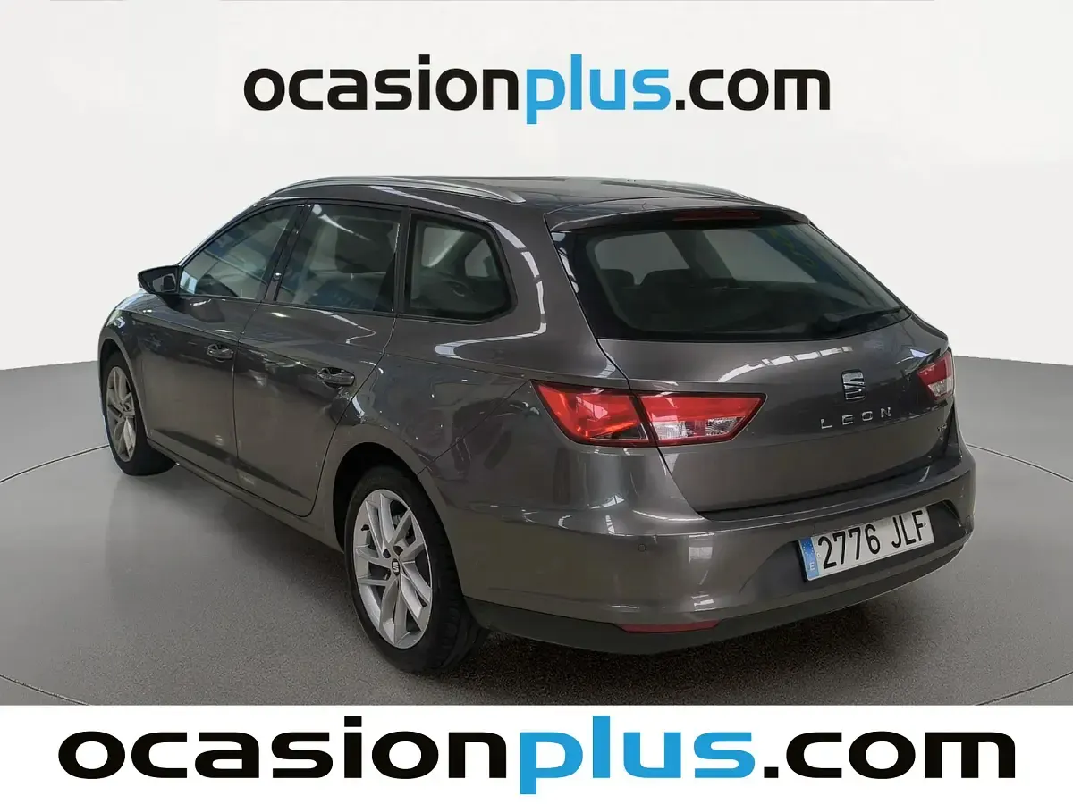 Usado Seat Leon Style 125 CV (91 kW) 2016 Gris Utilitario