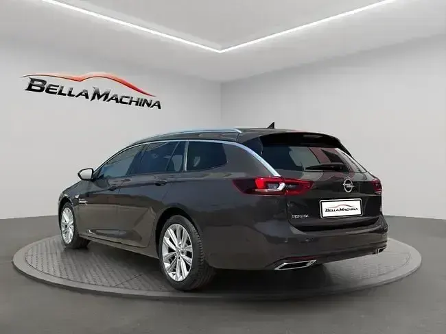 Usado Opel Insignia Business Elegance 174 CV (127 kW) 2021 Negro Familiar