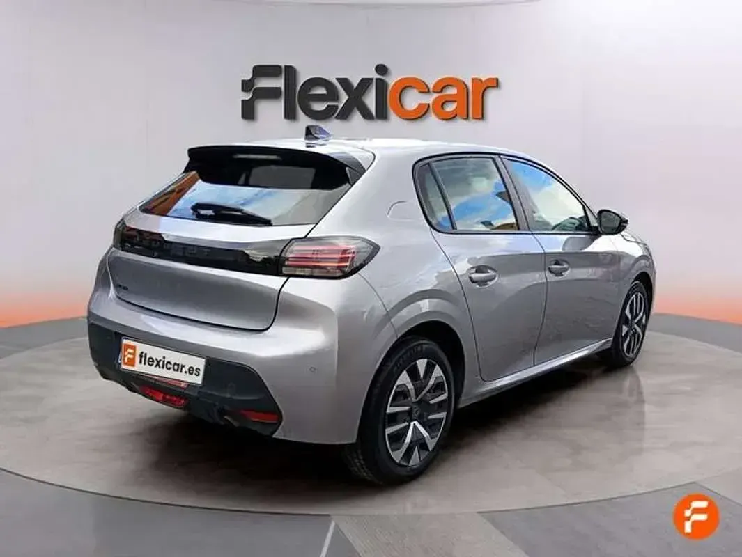 Usado Peugeot 208 Style 101 CV (74 kW) 2024 Gris Utilitario