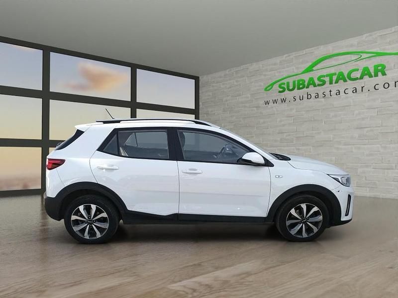 Usado Kia Stonic 100 CV (73 kW) 2021 Blanco SUV