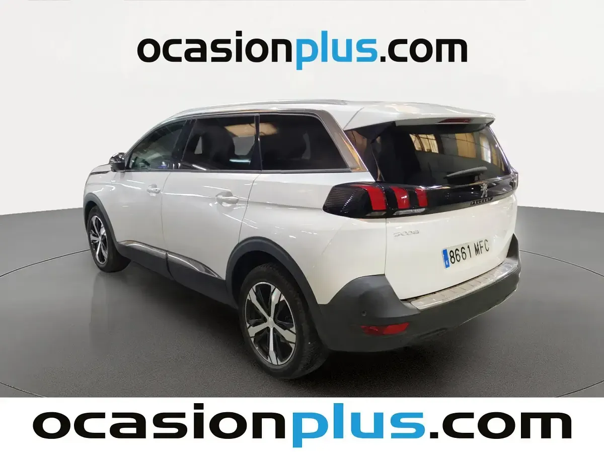 Usado Peugeot 5008 Allure 130 CV (95 kW) 2023 Blanco SUV