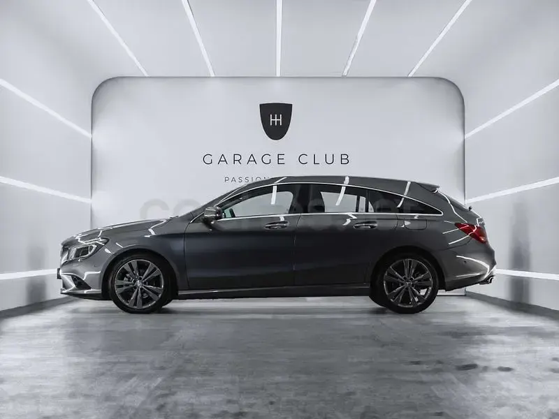 Usado Mercedes CLA220 Shooting Brake Urban 177 CV (130 kW) 2015 Gris / plata Familiar