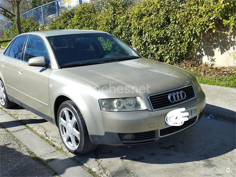 Usado Audi A4 130 CV (95 kW) 2002 Beige Berlina