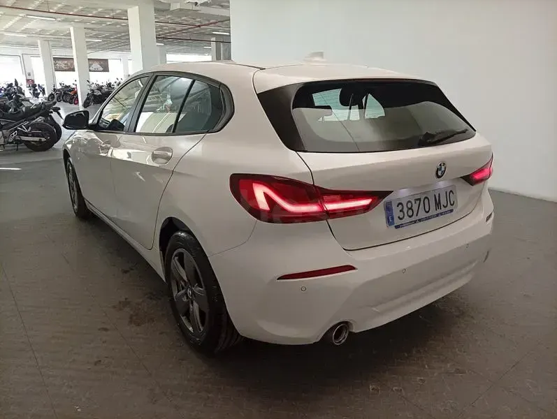 Usado BMW 116 116 CV (85 kW) 2023 Blanco Utilitario
