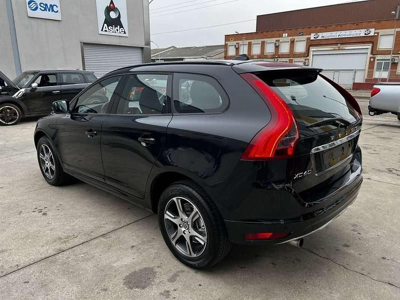 Usado Volvo XC60 Kinetic 136 CV (100 kW) 2015 Negro SUV