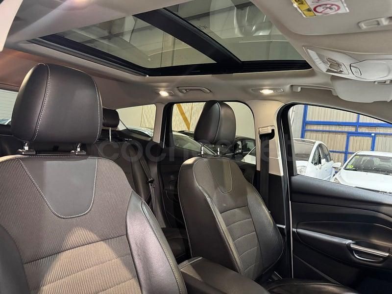 Usado Ford Kuga Titanium 140 CV (102 kW) 2015 Blanco SUV