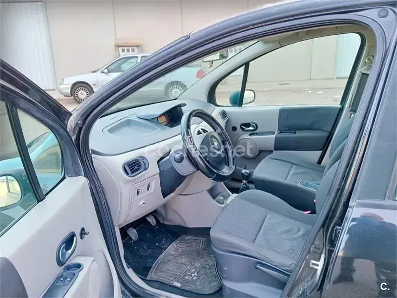 Usado Renault Modus Authentique 85 CV (62 kW) 2005 Negro Monovolumen