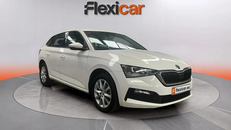 Usado Skoda Scala Ambition 110 CV (80 kW) 2021 Blanco Utilitario