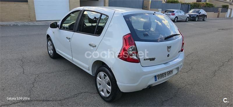 Usado Dacia Sandero Lauréate 70 CV (51 kW) 2010 Blanco Berlina