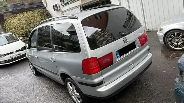 Usado Seat Alhambra Reference 116 CV (85 kW) 2009 Gris / plata Monovolumen