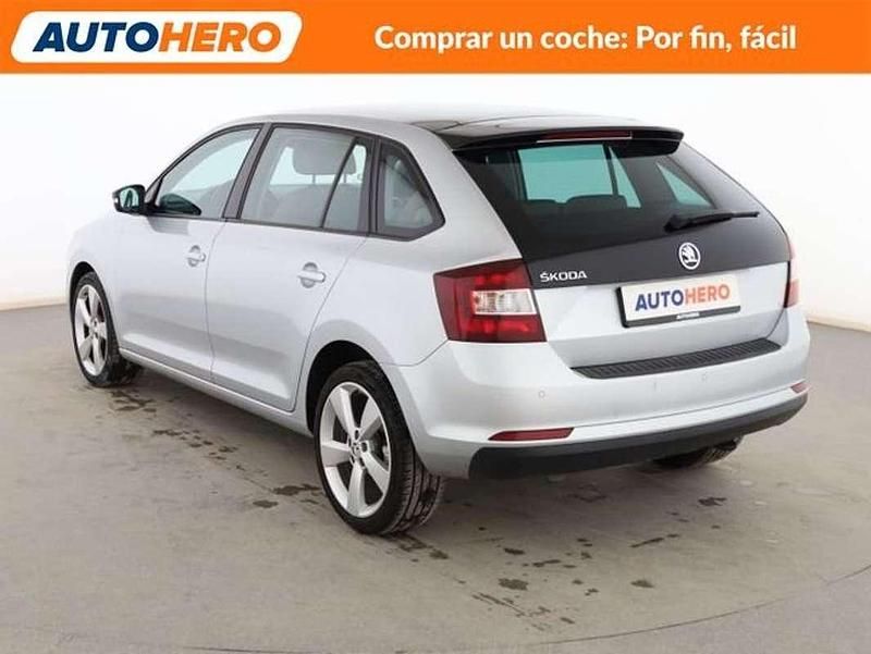 Usado Skoda Rapid Style 90 CV (66 kW) 2017 Gris Utilitario