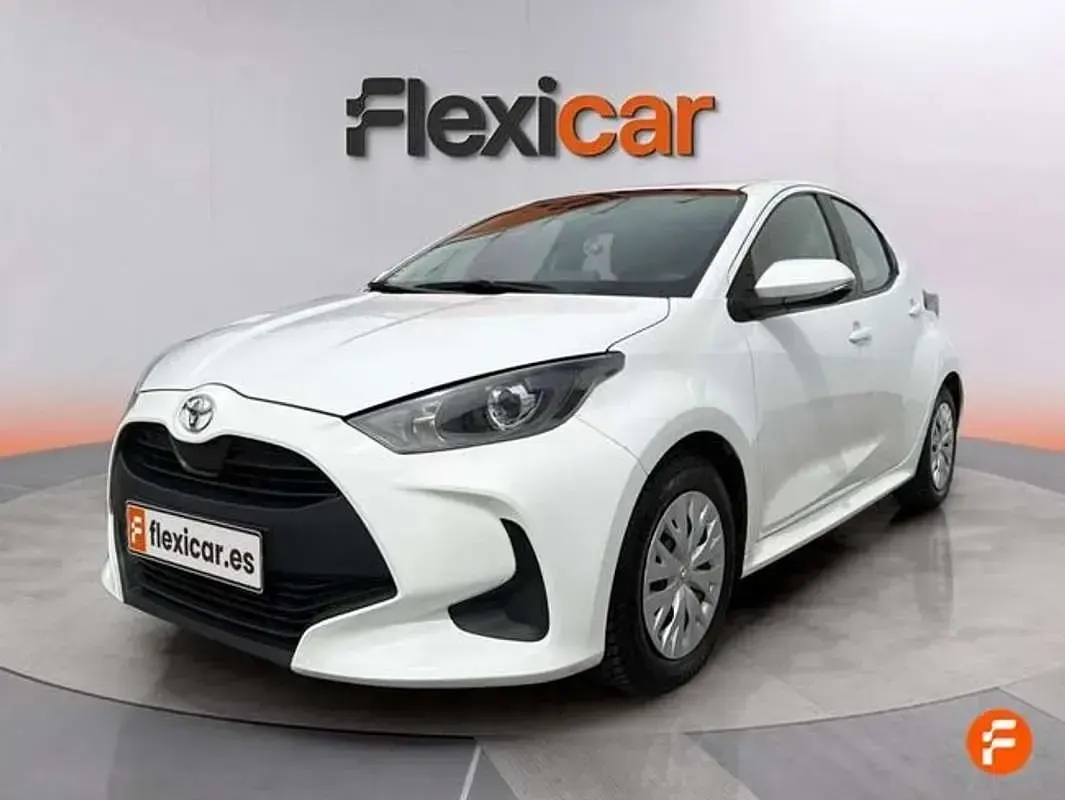 Usado Toyota Yaris Active 116 CV (85 kW) 2023 Negro Utilitario