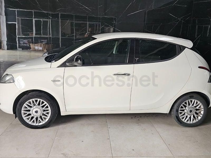Usado Lancia Ypsilon Gold 69 CV (50 kW) 2014 Blanco Utilitario