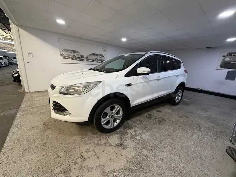 Usado Ford Kuga Titanium 150 CV (110 kW) 2014 Blanco SUV