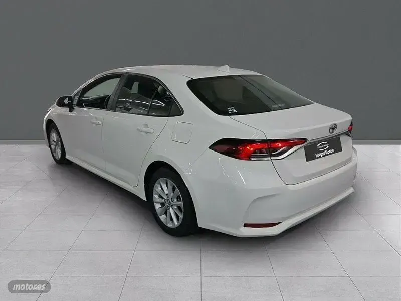 Usado Toyota Corolla Active 125 CV (91 kW) 2023 Blanco Berlina