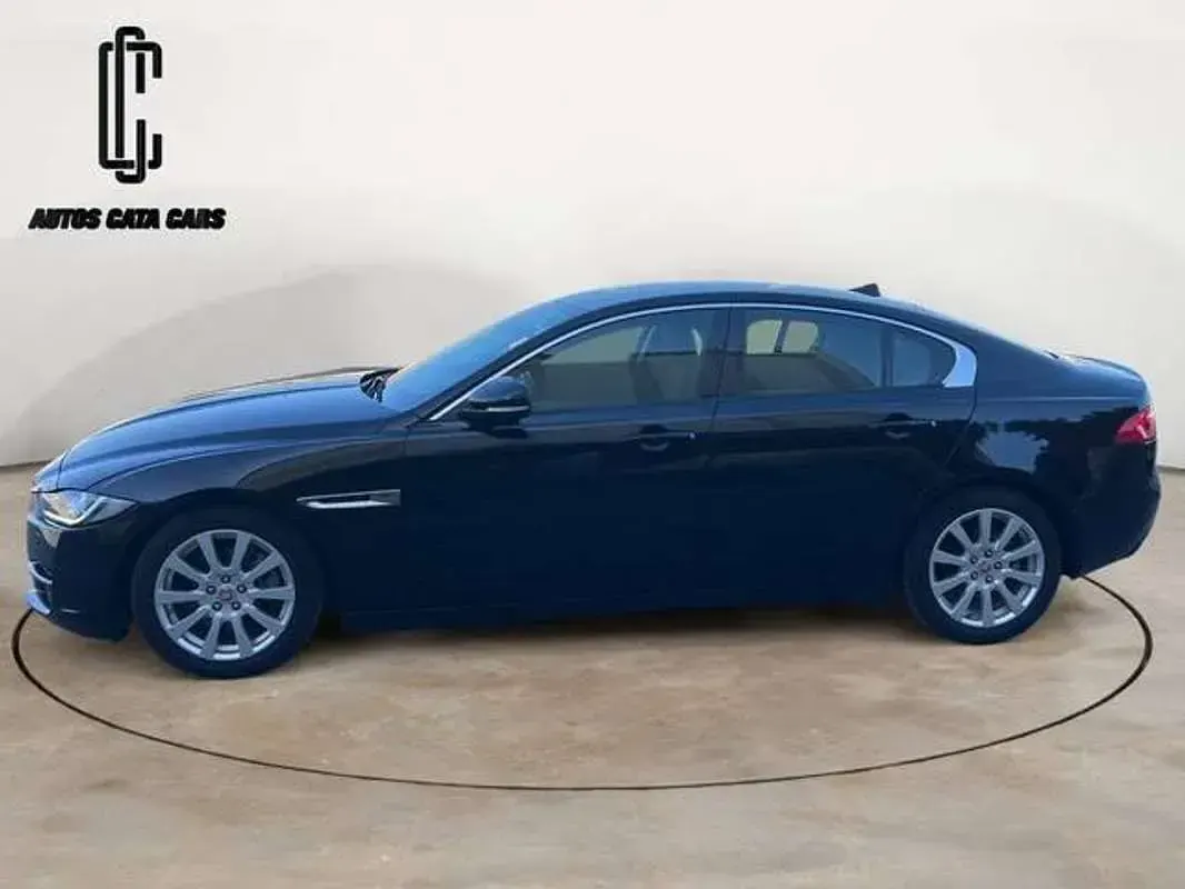 Usado Jaguar XE Pure 179 CV (131 kW) 2017 Negro Berlina