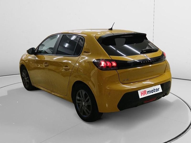 Usado Peugeot 208 Style 101 CV (74 kW) 2021 Amarillo Utilitario