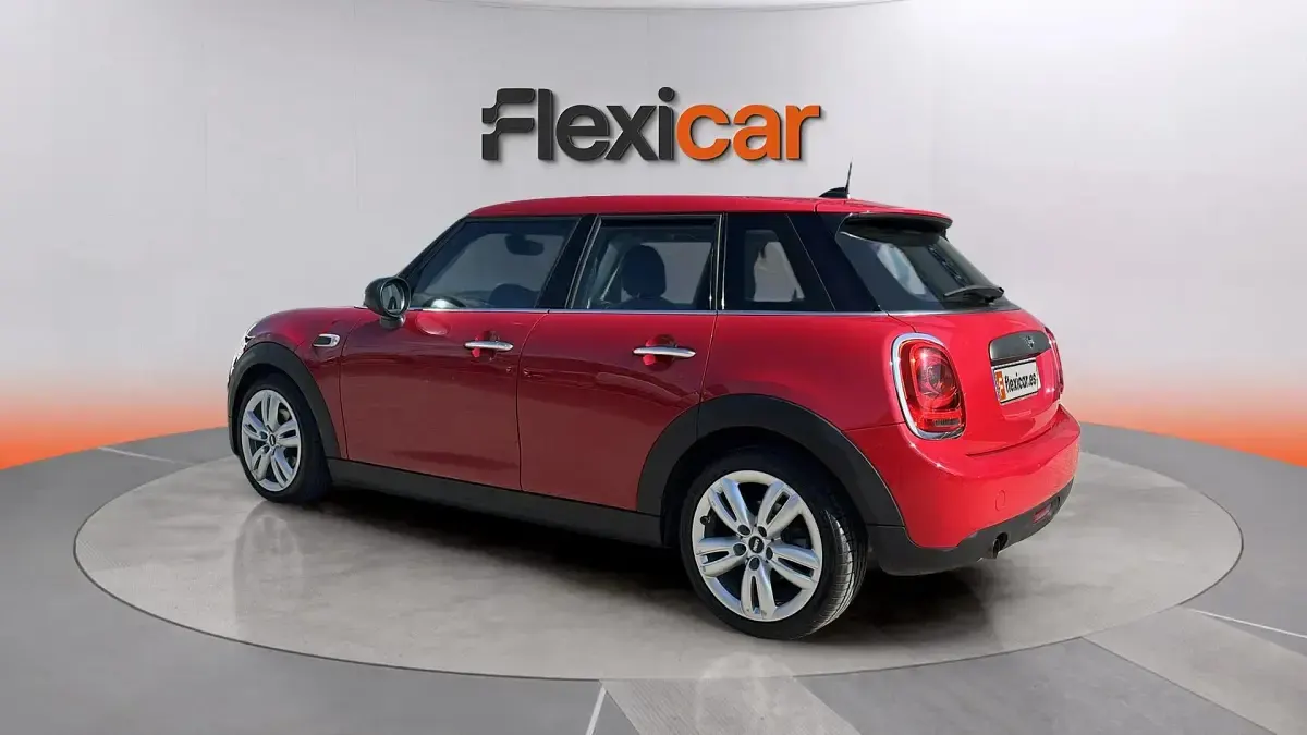 Usado Mini ONE 102 CV (75 kW) 2018 Rojo Utilitario