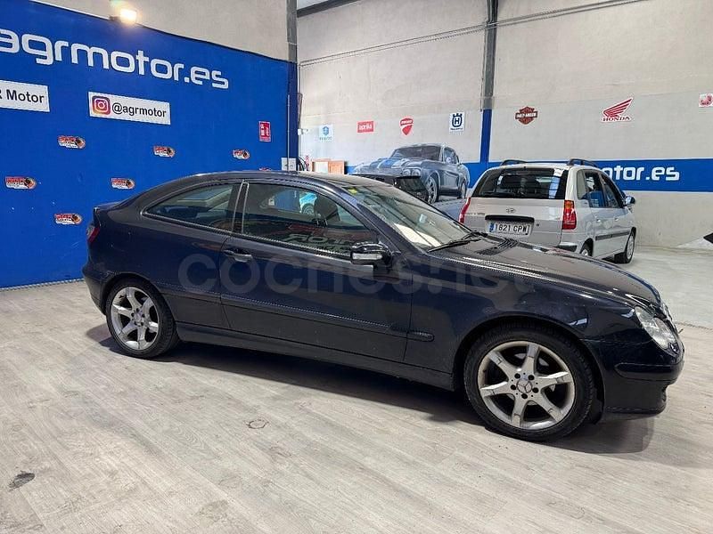 Usado Mercedes C220 Sport Edition 150 CV (110 kW) 2005 Azul Berlina