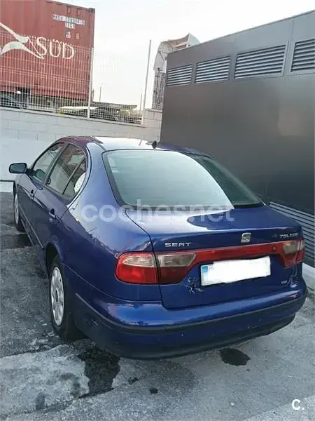 Usado Seat Toledo Stella 110 CV (80 kW) 2001 Azul Berlina