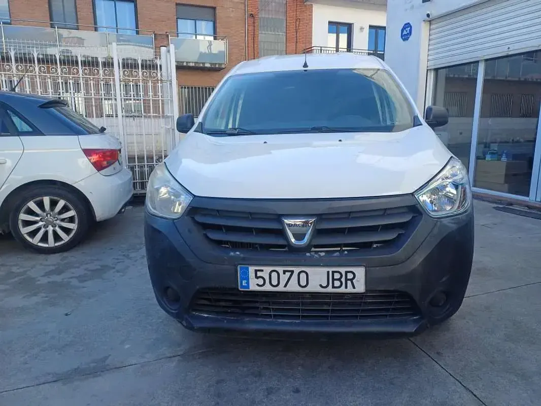 Usado Dacia Dokker Ambiance 90 CV (66 kW) 2015 Blanco Monovolumen