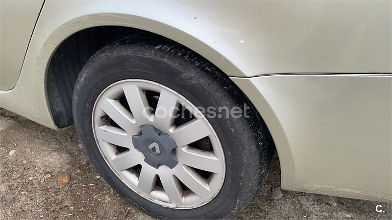 Usado Renault Laguna II Privilege 120 CV (88 kW) 2004 Beige Familiar