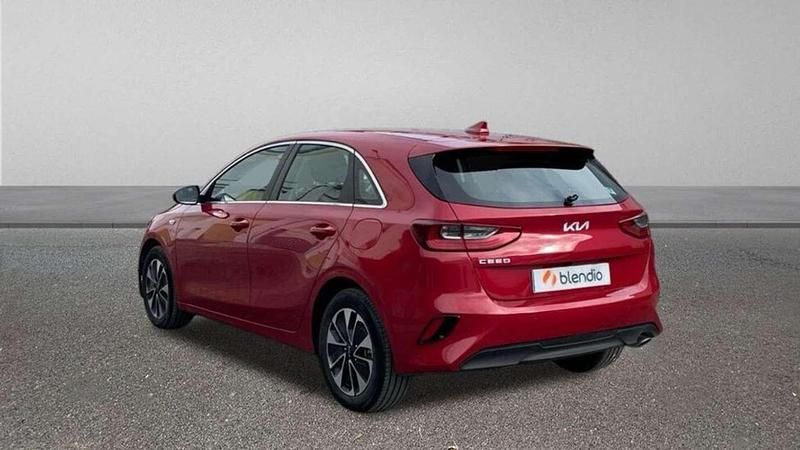 Usado Kia Ceed 101 CV (74 kW) 2024 Rojo Utilitario