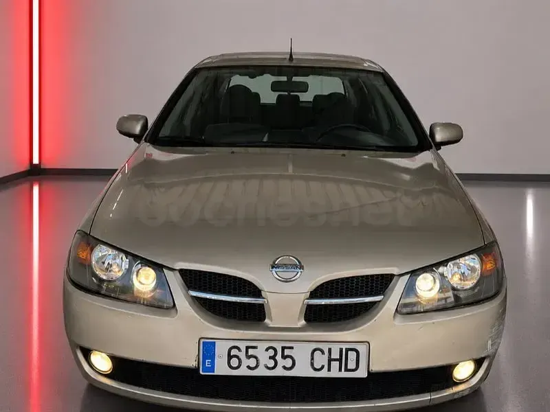 Usado Nissan Almera Acenta 98 CV (72 kW) 2003 Beige Berlina
