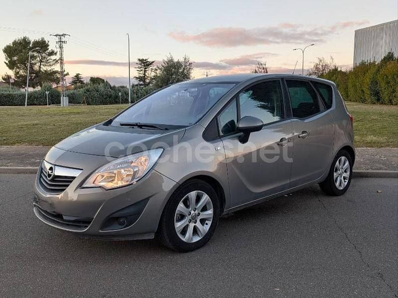 Gris / plata Usado 2010 Opel Meriva Cosmo Monovolumen | 5900 € (Precio justo) - Imagen 1/4