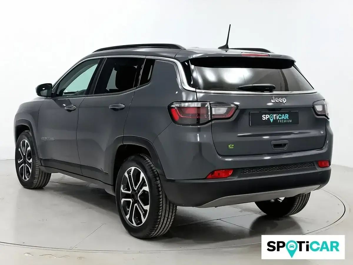 Usado Jeep Compass Limited 131 CV (96 kW) 2023 Gris SUV