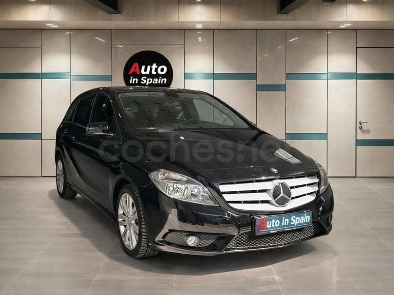 Usado Mercedes B180 109 CV (80 kW) 2014 Negro Monovolumen