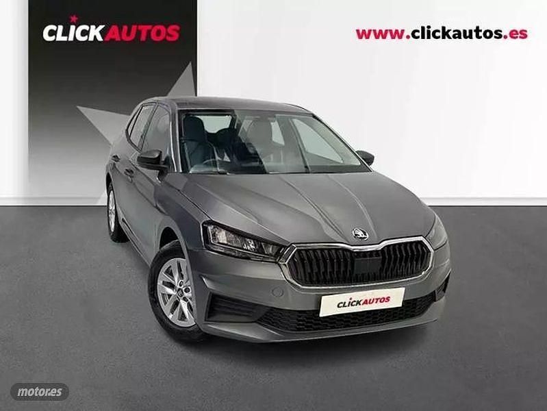 Usado Skoda Fabia Essence 80 CV (58 kW) 2025 Gris Utilitario