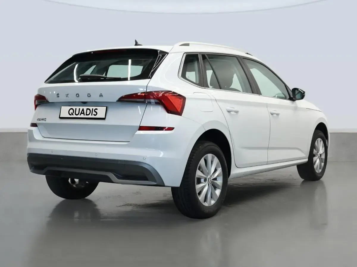 Usado Skoda Kamiq Ambition 95 CV (69 kW) 2021 Blanco SUV