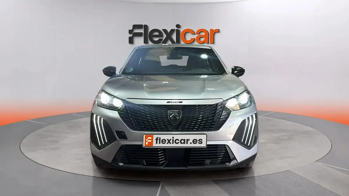Usado Peugeot 2008 Active 101 CV (74 kW) 2023 Gris SUV