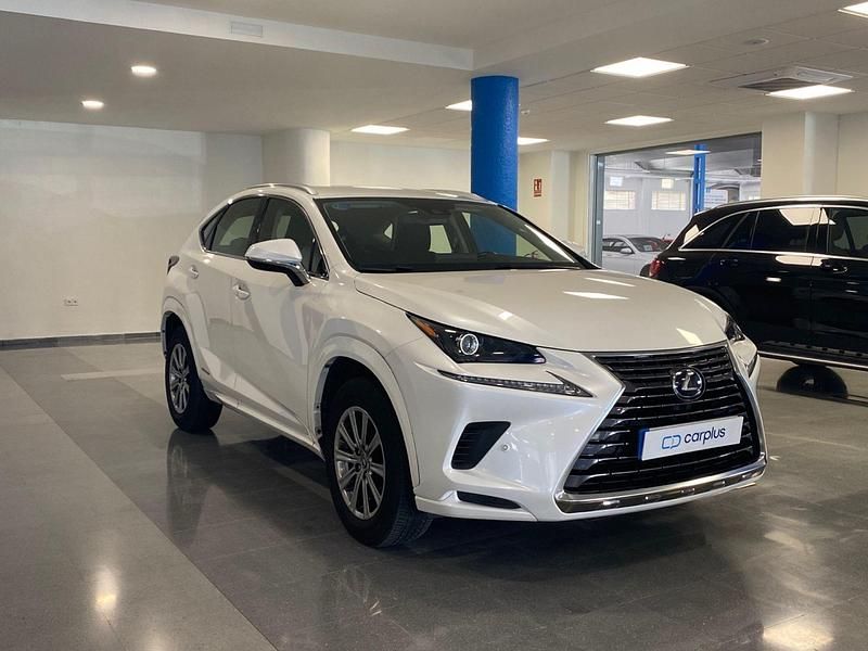 Usado Lexus NX300h Business Edition 197 CV (144 kW) 2020 Blanco sonic (met) SUV